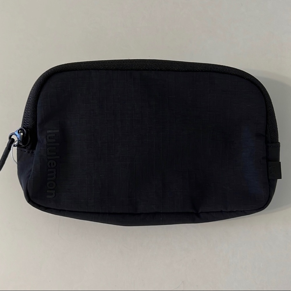 🍋NWT Lululemon Belt Bag Mini Black BLK - Picture 7 of 7